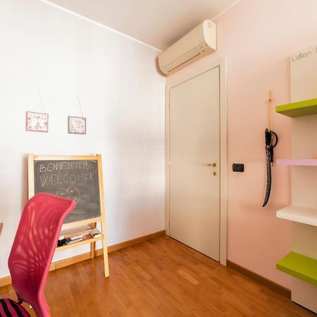 Milano Rogoredo Apartment With Garage Eksteriør billede