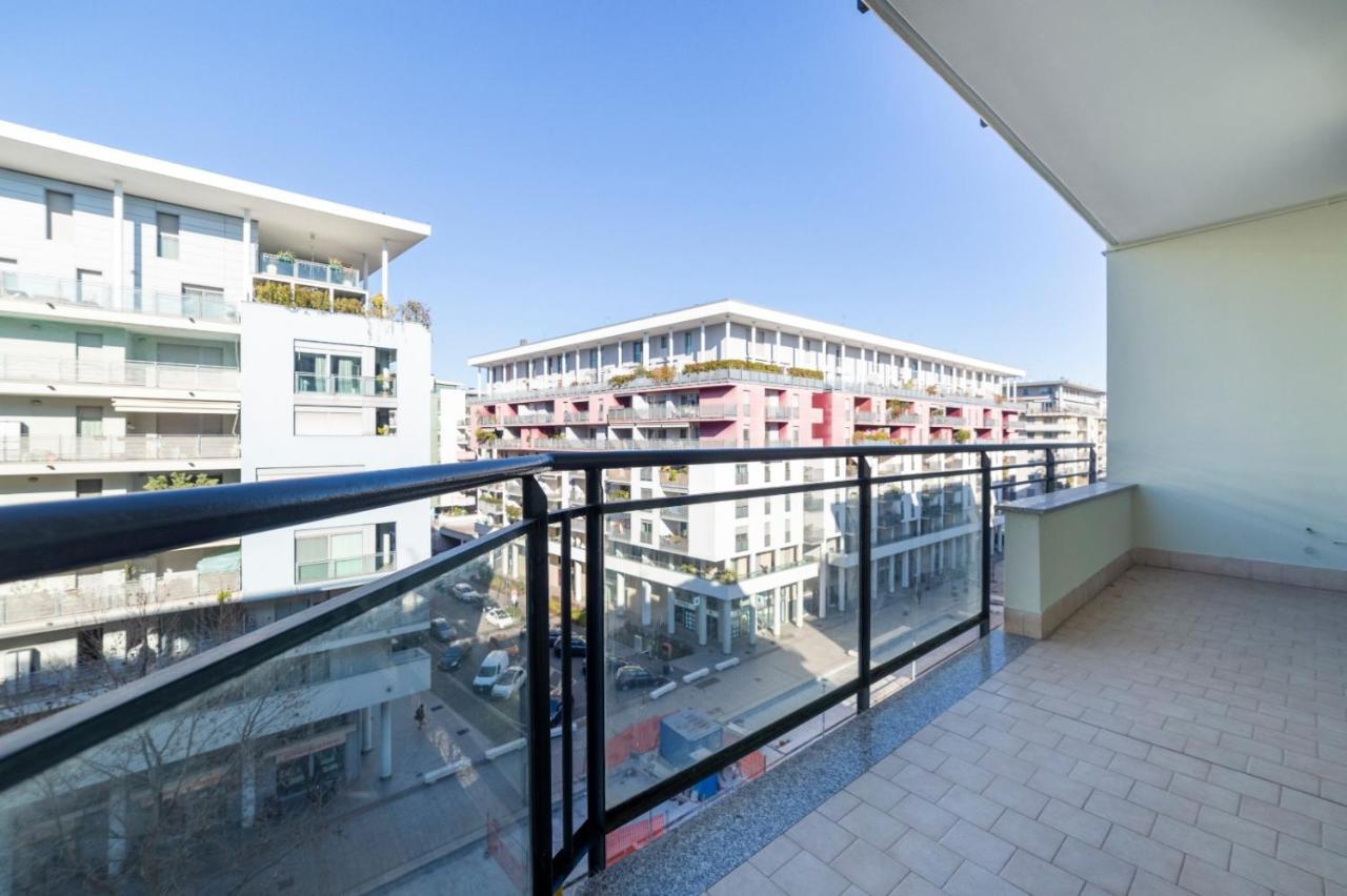 Milano Rogoredo Apartment With Garage Eksteriør billede